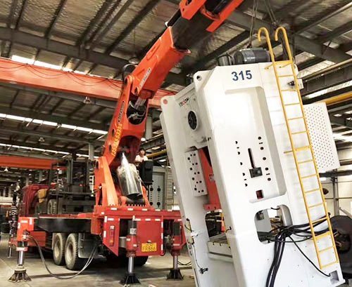 安庆宜秀附近随车吊出租，轻松解决运输难题