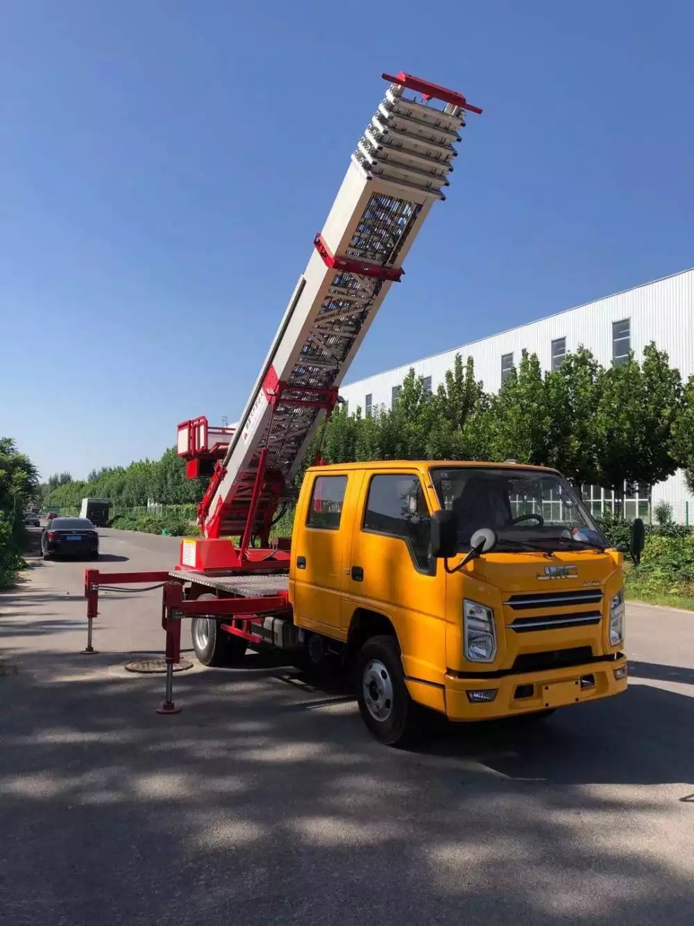 安庆宜秀附近的云梯车出租服务：轻松解决高空作业需求